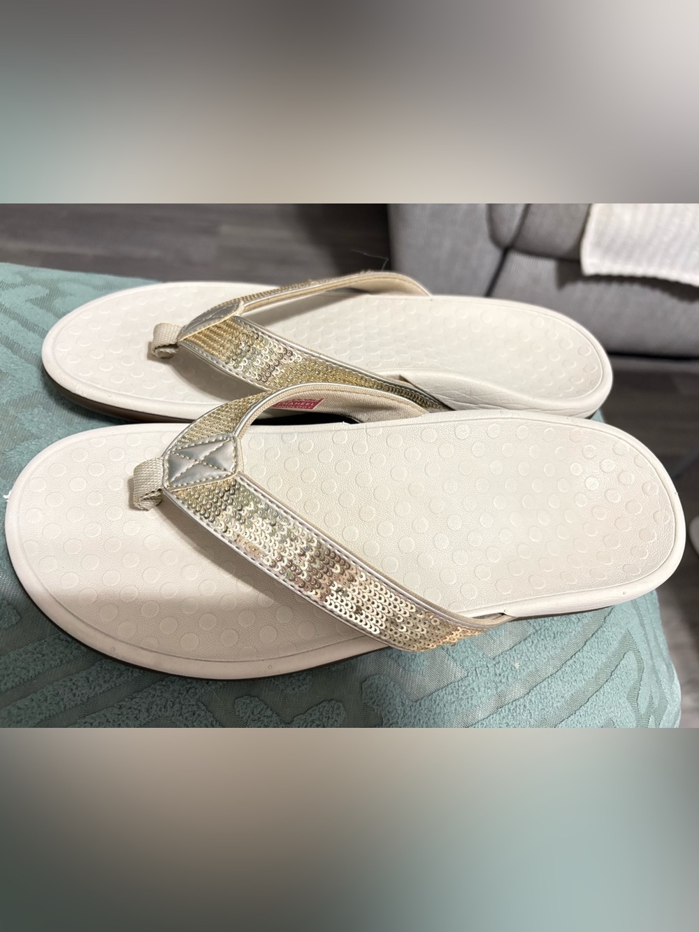 New Vionic Women's Tide Gold Sequined Orthotic Thong Sandals - Size 8 - Picture 10 of 16